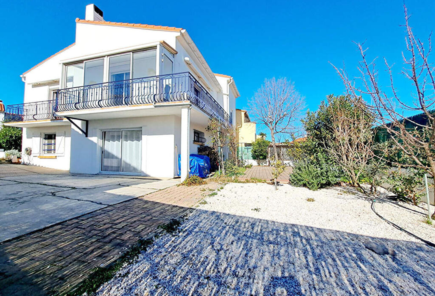 Villa 3 faces de Type 7 sur 370m2 de terrain — photo 1