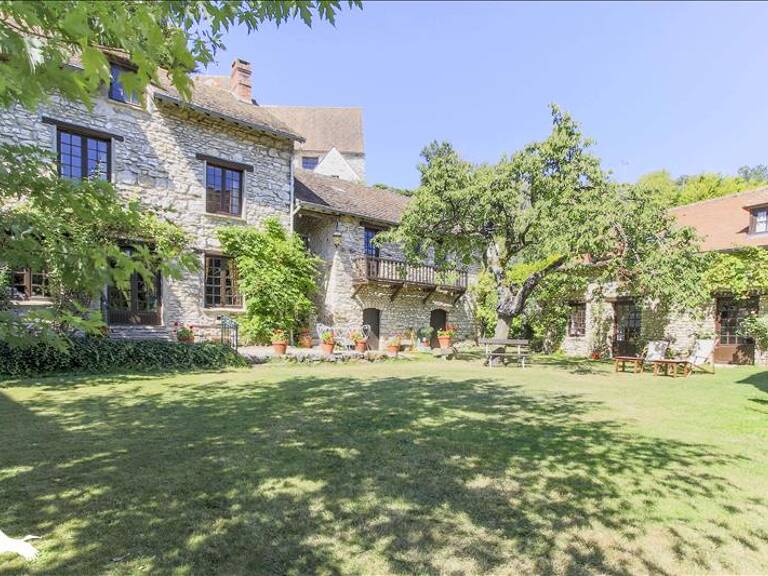 Maison en pierre de 8 pièces principales — photo 1