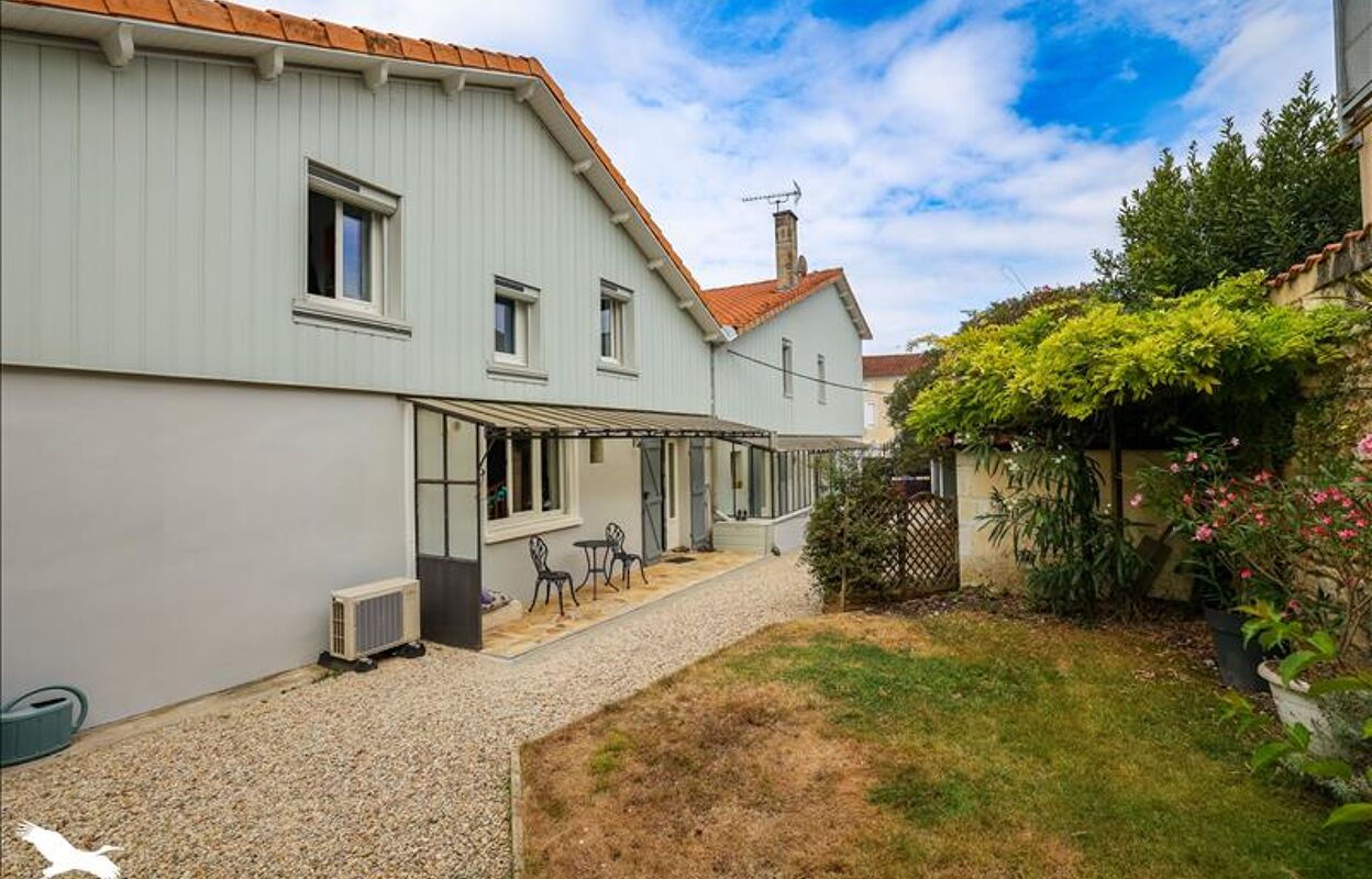 maison 8 pièces 219 m2 à vendre à Rouillac (16170)