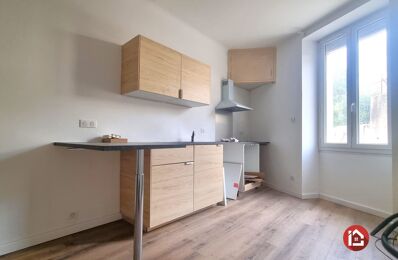 location appartement 540 € CC /mois à proximité de Sauveterre (30150)