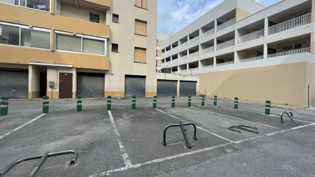 garage  pièces  m2 à louer à Aubagne (13400)