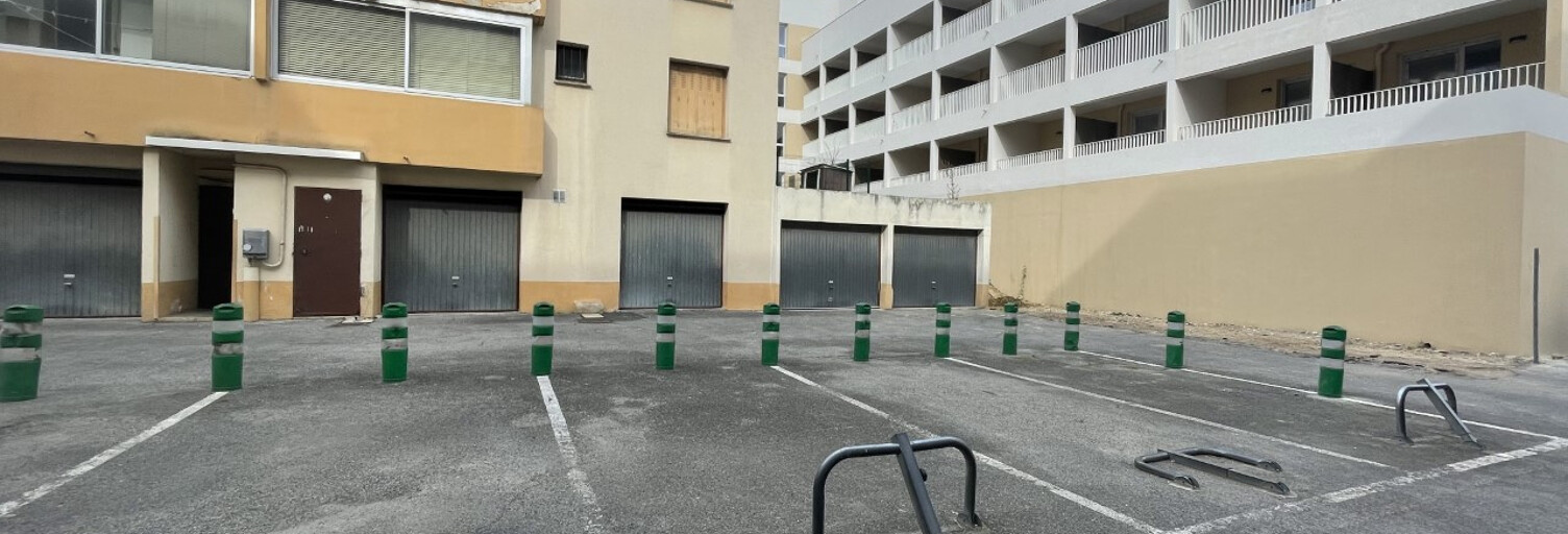 Garage   m² à louer à Aubagne (13400)