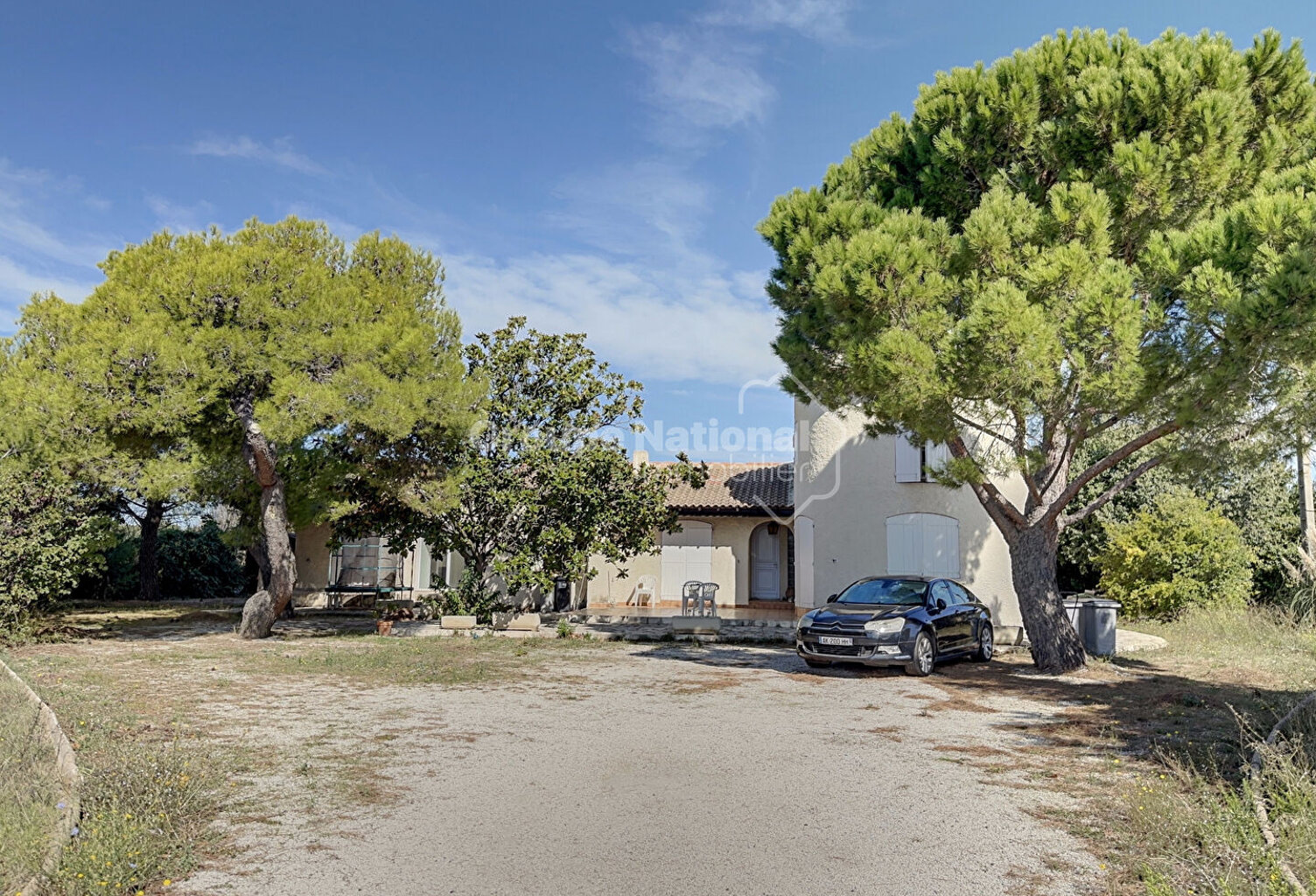 Villa 7 pièces sur 19 314 m² de terre agricole, Berre l'Etang. — photo 1