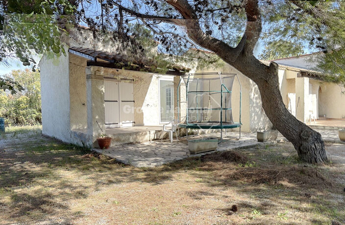 Villa 7 pièces sur 19 314 m² de terre agricole, Berre l'Etang. — photo 2