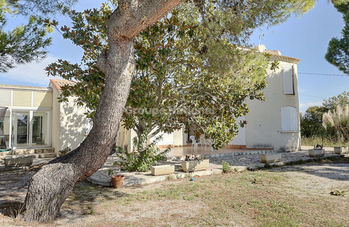 Villa 7 pièces sur 19 314 m² de terre agricole, Berre l'Etang. — photo 5