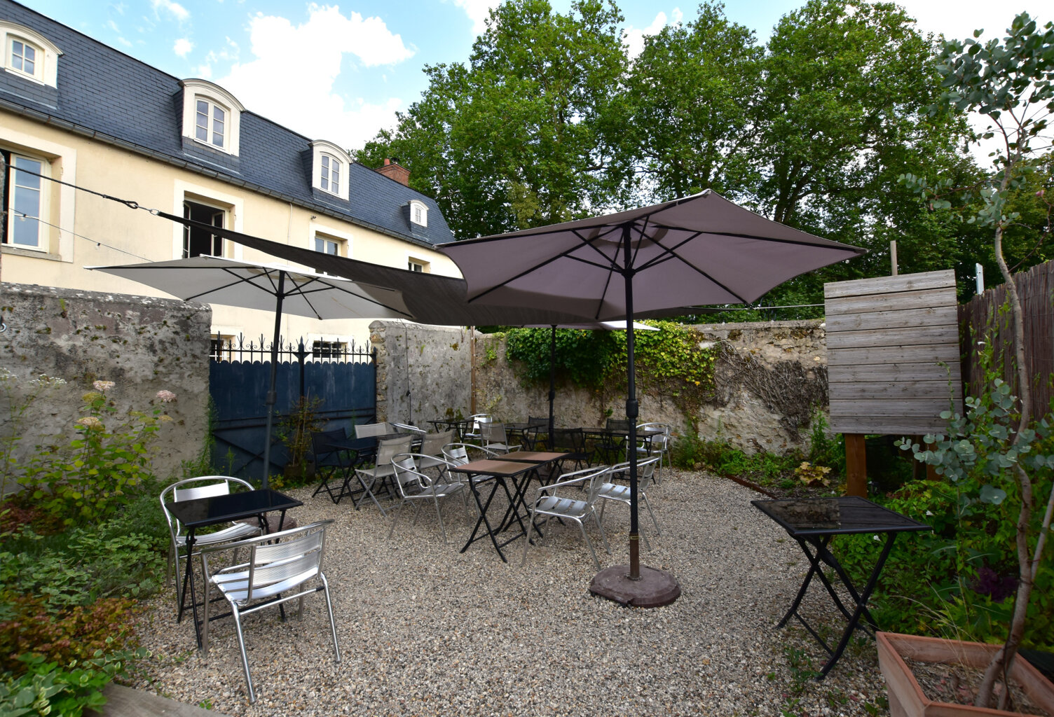 Vente d'un fond de commerce à Dampierre-en-Yvelines 78720 — photo 1