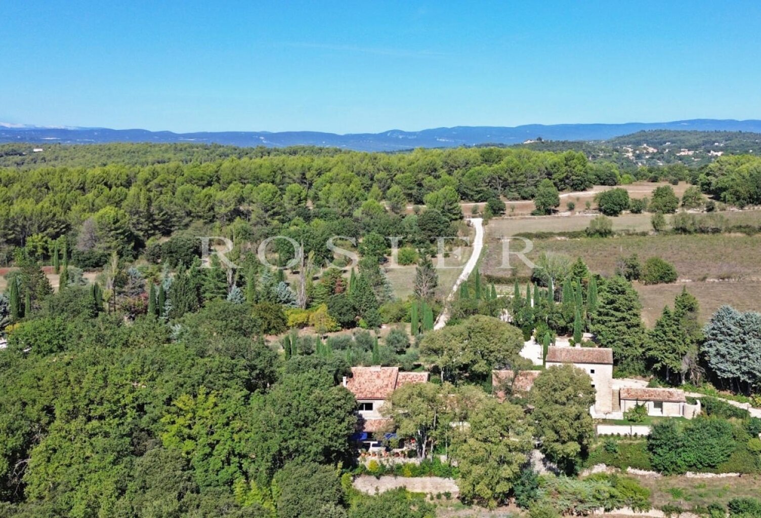 Luberon : maison d’architecte au cœur d’une propriété de plus de — photo 1