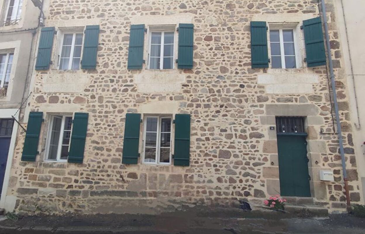 immeuble  pièces 126 m2 à vendre à Chabanais (16150)