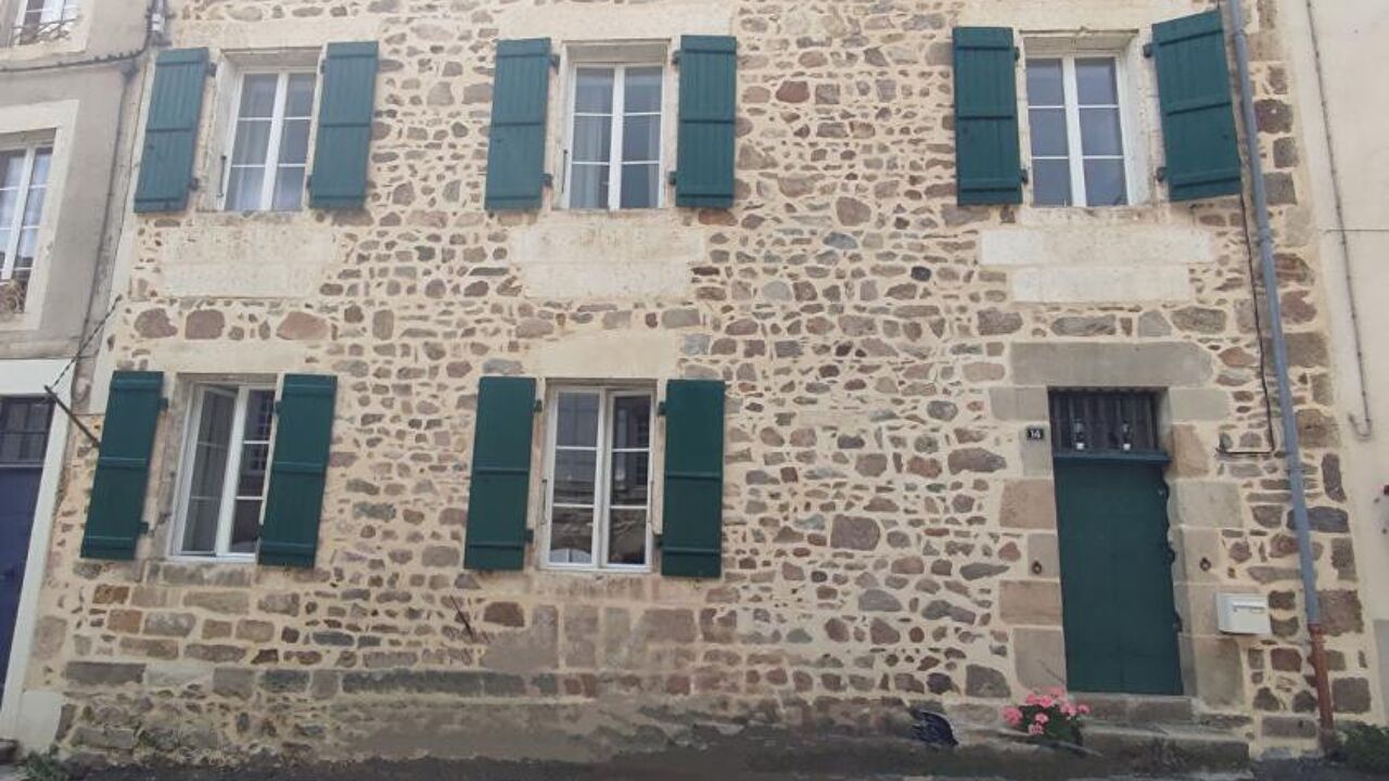 immeuble  pièces 126 m2 à vendre à Chabanais (16150)