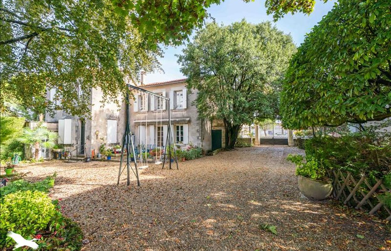 maison 11 pièces 408 m2 à vendre à Barbezieux-Saint-Hilaire (16300)