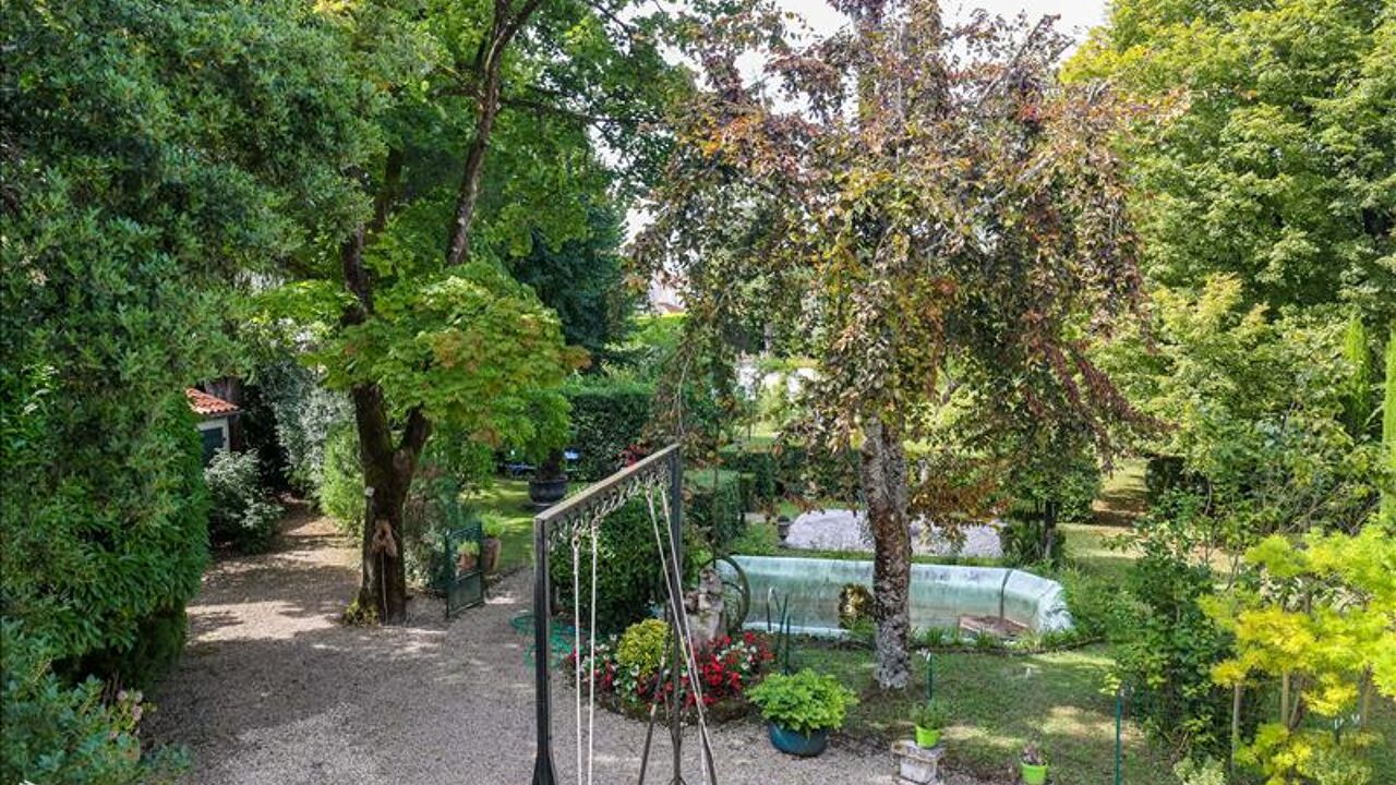 maison 11 pièces 408 m2 à vendre à Barbezieux-Saint-Hilaire (16300)