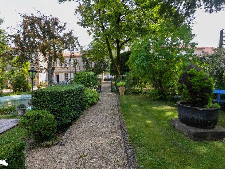 Maison en pierre de 11 pièces principales — photo 1