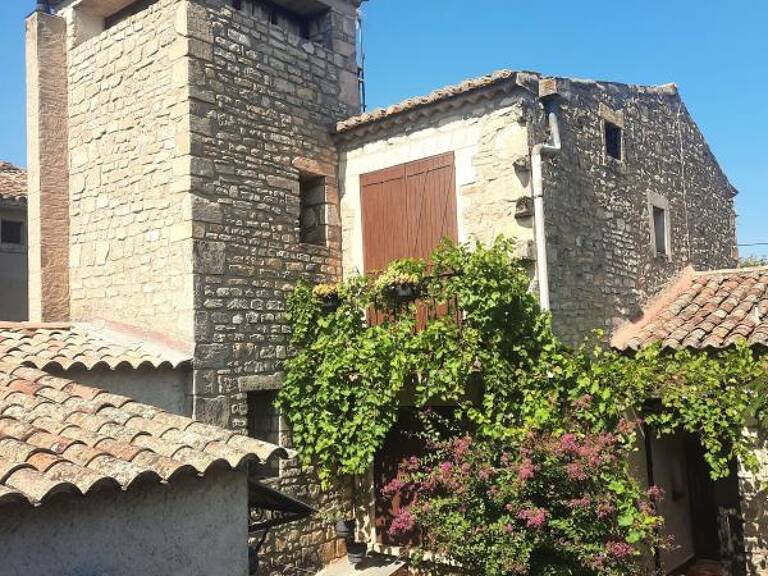 Vagnas 07150 Maison de village avec jardin — photo 1