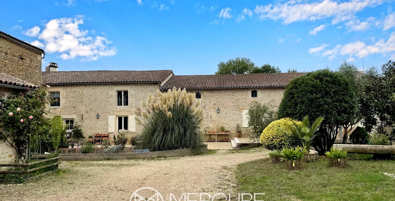 MAISON DE CARACTERE ET RENOVATION DE QUALITE — photo 1