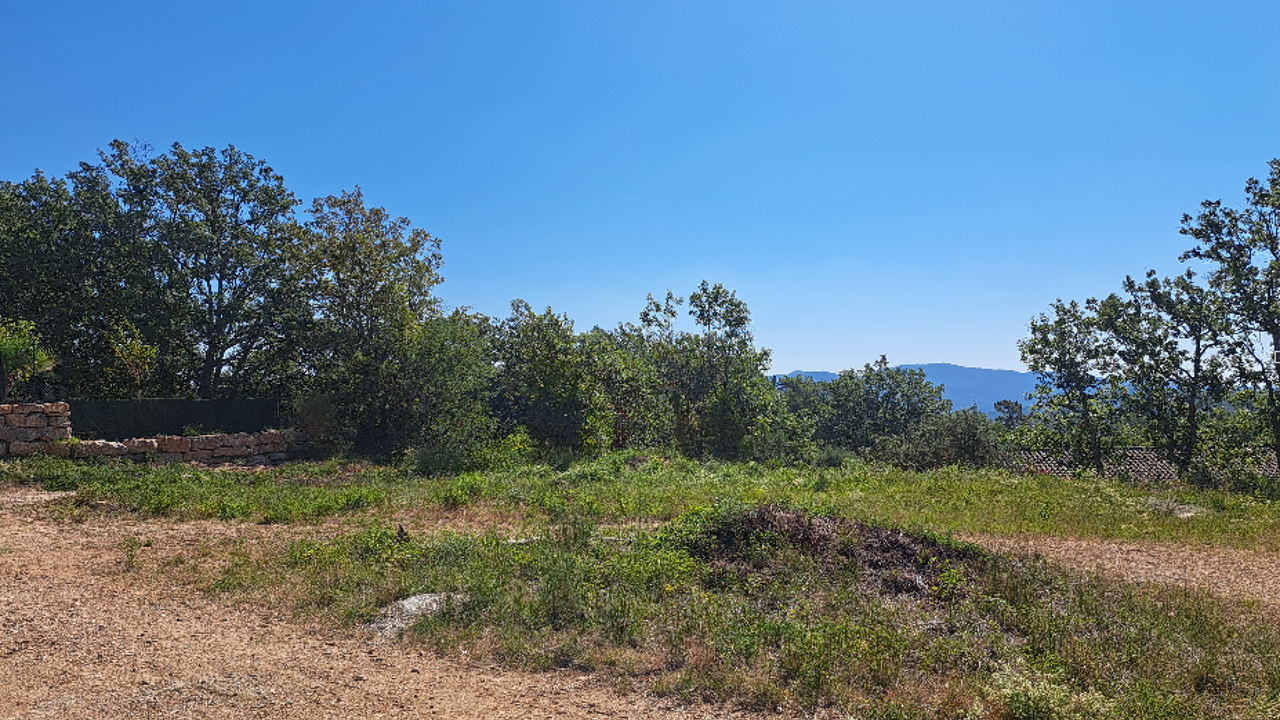 terrain  pièces 1110 m2 à vendre à Bagnols-en-Forêt (83600)