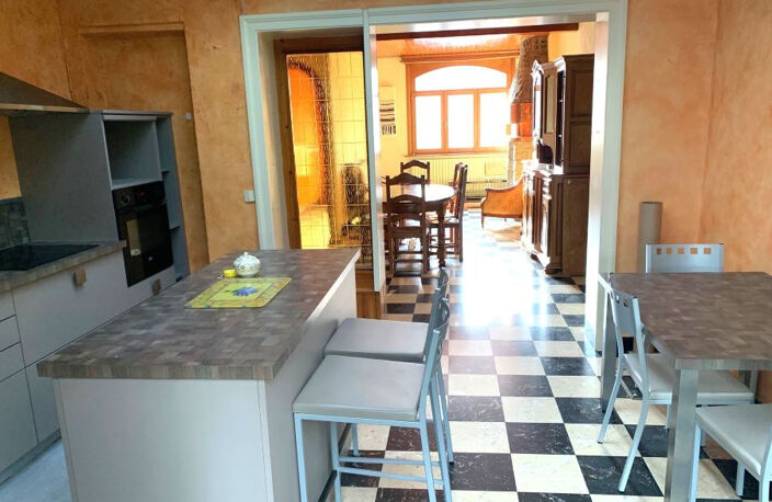 Située proche des commodités et des accès autoroutiers, beau — photo 2