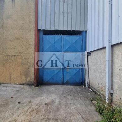 Local industriel 600 m²