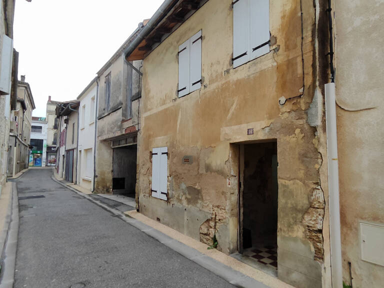 Maison de ville avec cour et grand garage — photo 1
