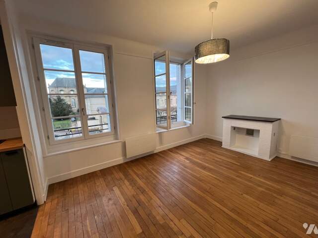 Appartement 4 pièces 80 m² à Saint-Cyr-l'École — photo du bien