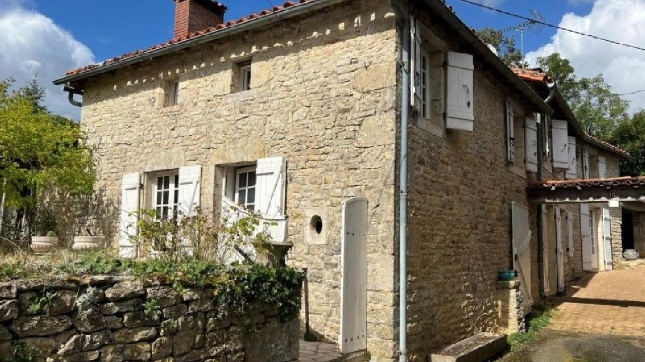 maison 5 pièces 140 m2 à vendre à Nanteuil-en-Vallée (16700)