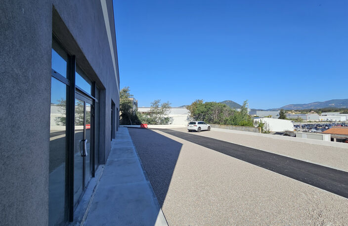 Proche AJACCIO - LOCAL COMMERCIAL Route de Caldaniccia — photo 3