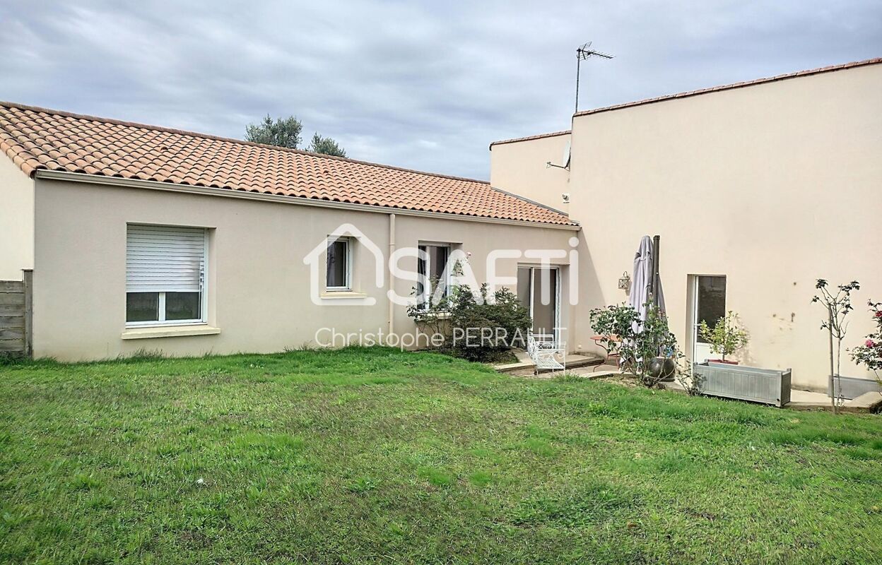 maison 5 pièces 102 m2 à vendre à Les Herbiers (85500)