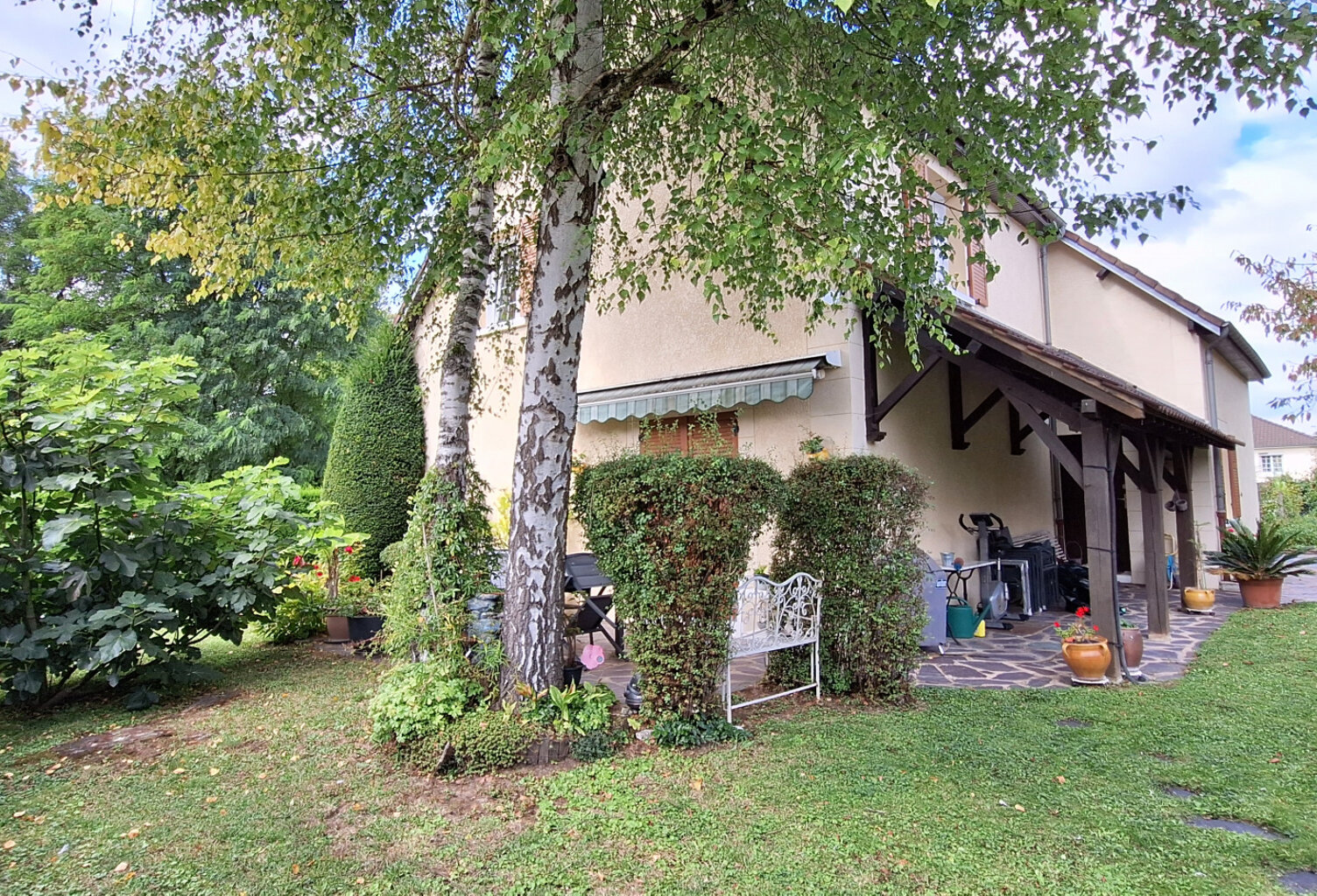 A SENS ,QUARTIER CALME,MAISON 150M2 ENVIRON,4 CHAMBRES,1 BUR — photo 1