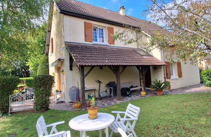 A SENS ,QUARTIER CALME,MAISON 150M2 ENVIRON,4 CHAMBRES,1 BUR — photo 2