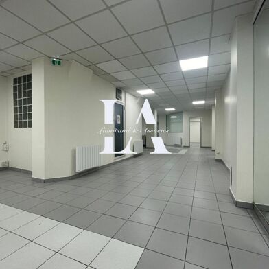 Bureau 7 pièces 7000 €