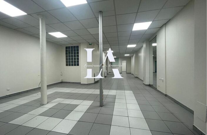 Bureaux 6 et plus à PARIS 9ème — photo 2