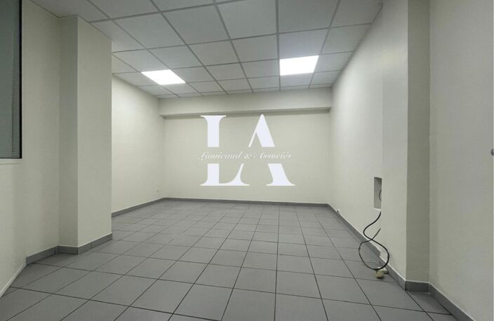 Bureaux 6 et plus à PARIS 9ème — photo 4