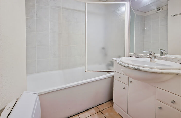 A VENDRE - Appartement T2 bis avec balcon, sur Uzès (parking ... — photo 5