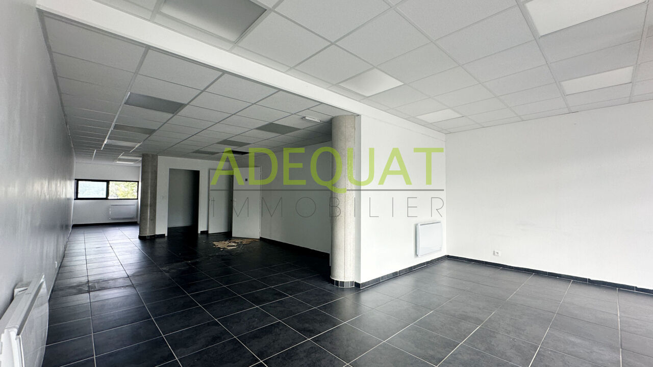 commerce  pièces 100 m2 à vendre à Bourgoin-Jallieu (38300)