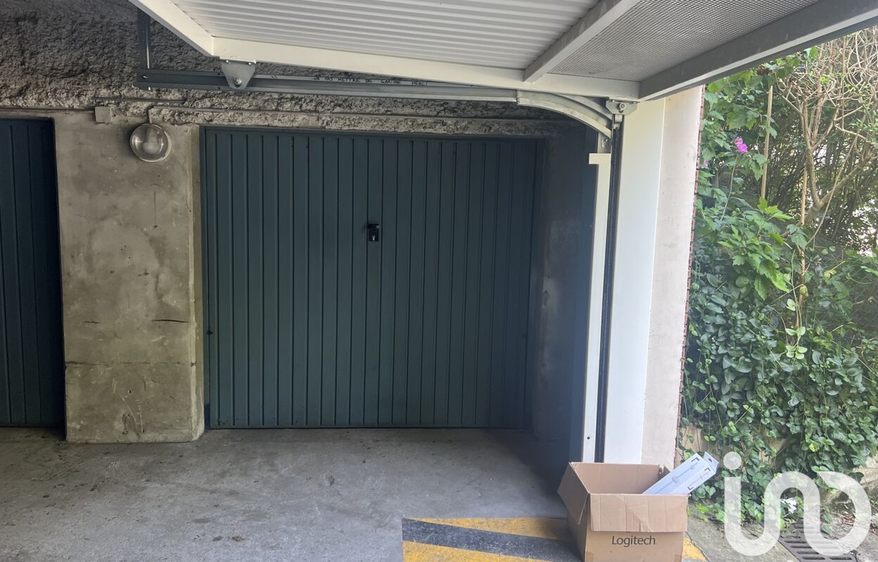 garage  pièces 16 m2 à vendre à Évry (91000)