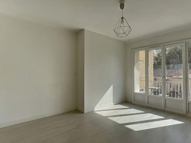 Appartement de 89 m2  avec balcon, parking libre et cellier, 2eme etage. — photo du bien