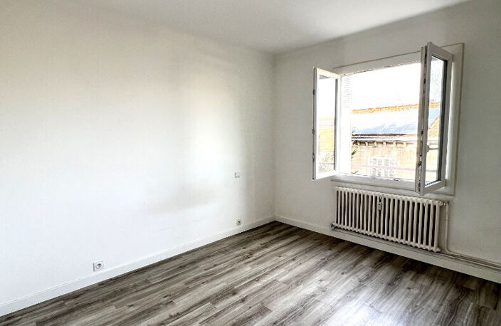 Appartement de 89 m2  avec balcon, parking libre et cellier, 2eme etage. — photo 3
