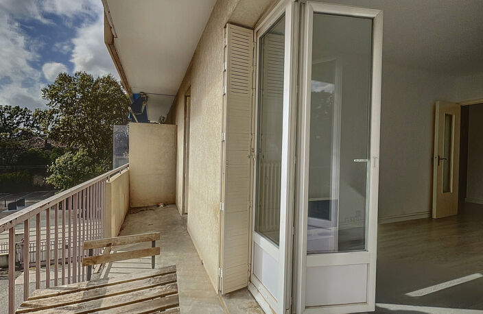 Appartement de 89 m2  avec balcon, parking libre et cellier, 2eme etage. — photo 4