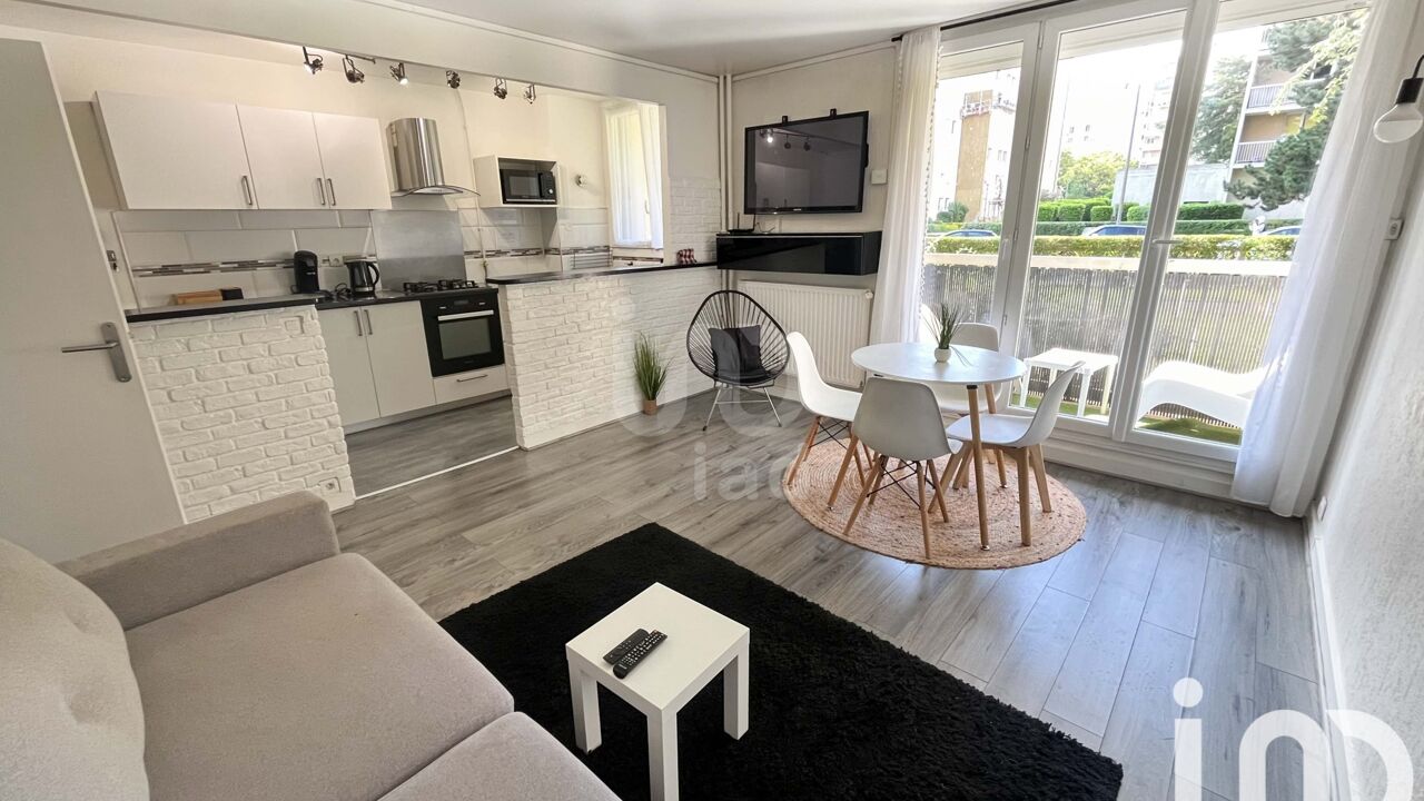 appartement 2 pièces 52 m2 à vendre à Chilly-Mazarin (91380)