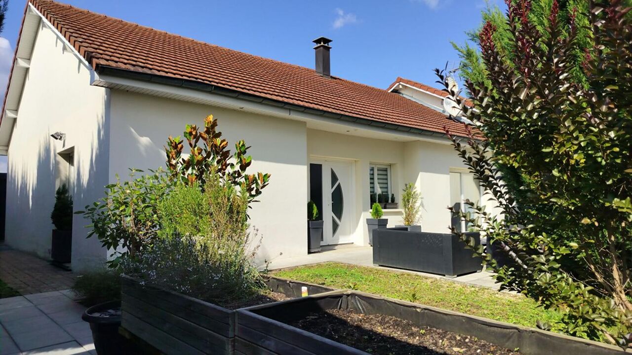 maison 7 pièces 245 m2 à vendre à L'Isle-sur-le-Doubs (25250)