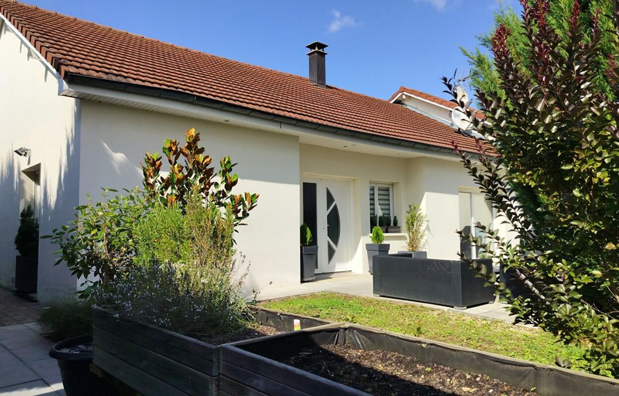 maison 7 pièces 245 m2 à vendre à L'Isle-sur-le-Doubs (25250)