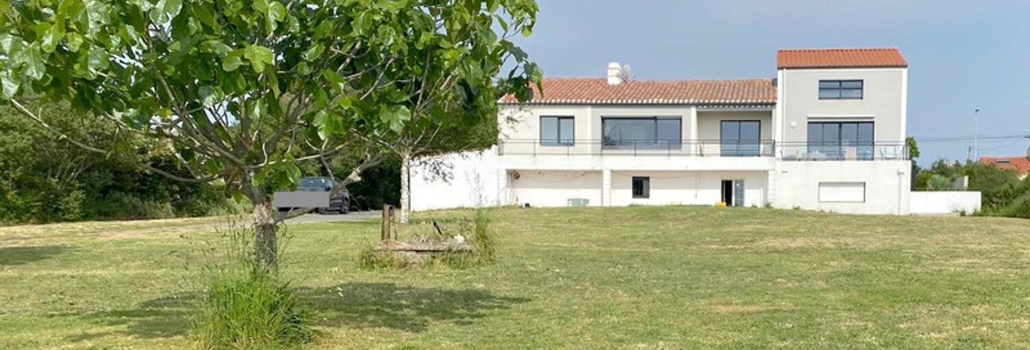 Maison 8 Pièces 232 m² à vendre à Le Fenouiller (85800)