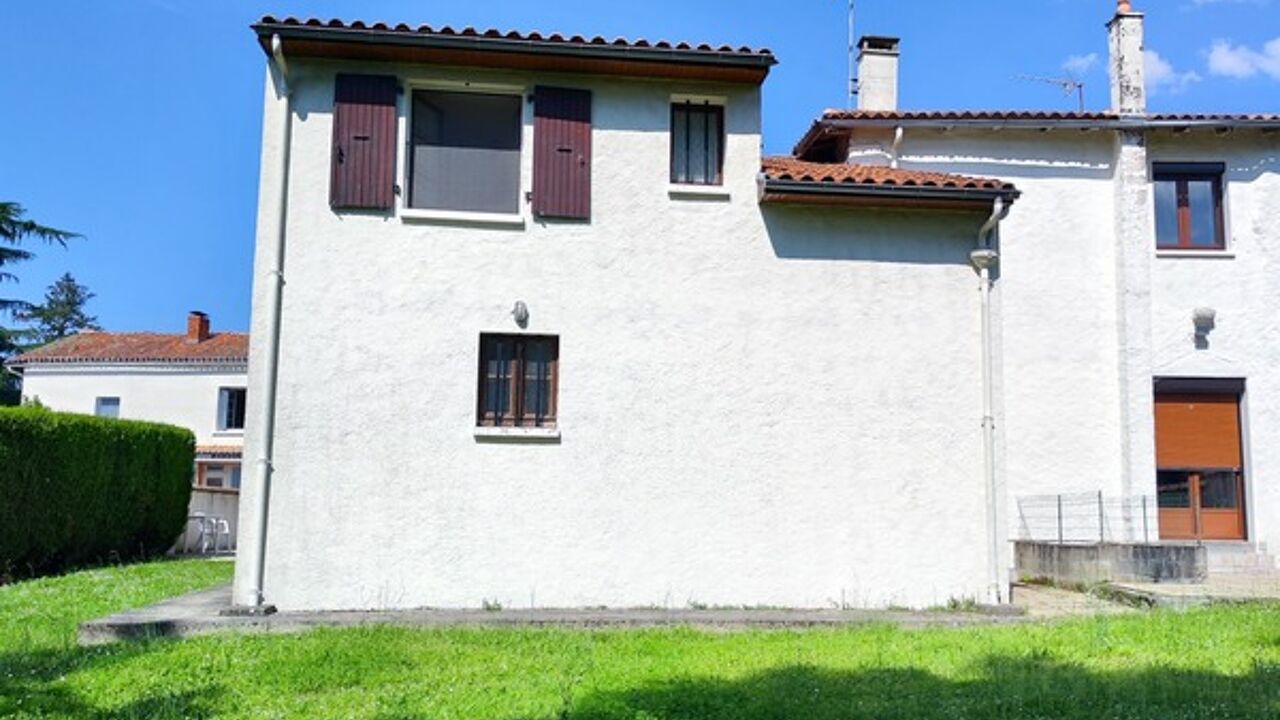 maison 6 pièces 153 m2 à vendre à Roumazières-Loubert (16270)