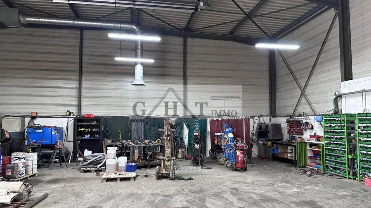 local industriel  pièces 1000 m2 à vendre à Santeny (94440)