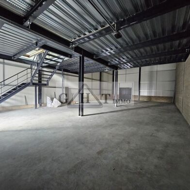 Local industriel 345 m²