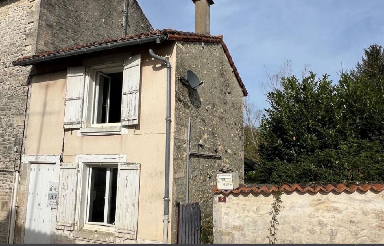 maison 2 pièces 26 m2 à vendre à Nanteuil-en-Vallée (16700)