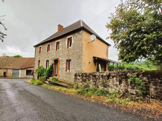 À vendre : maison avec grand jardin au vert (63) — photo du bien