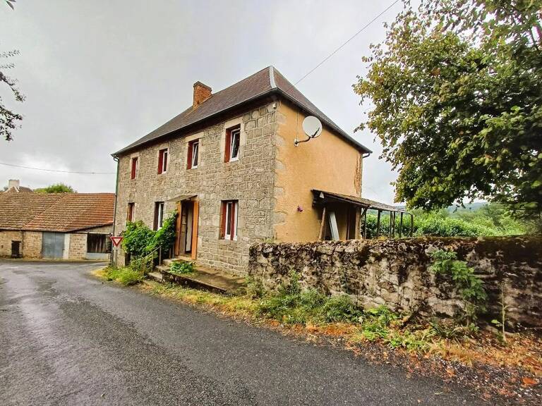 À vendre : maison avec grand jardin au vert (63) — photo 1