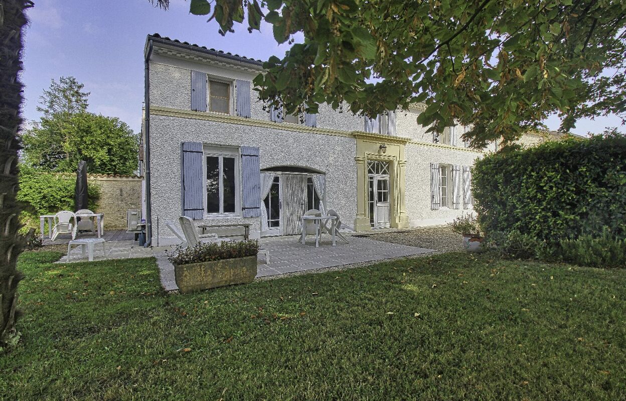 maison 8 pièces 266 m2 à vendre à La Brousse (17160)