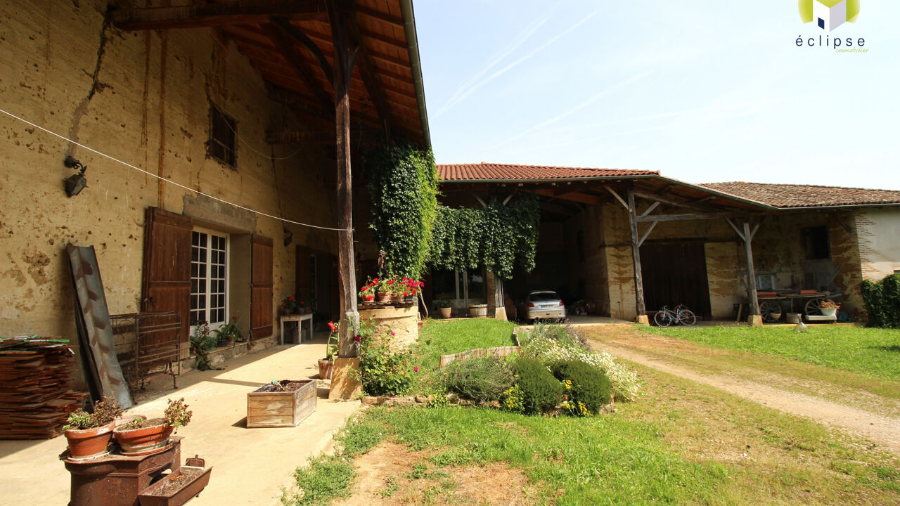 maison 5 pièces 253 m2 à vendre à Saint-Jean-sur-Veyle (01290)