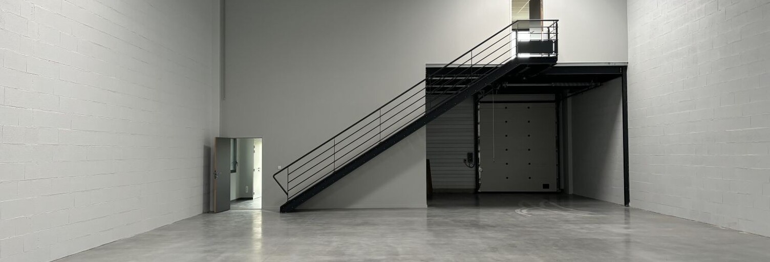 Commerce  346 m² à louer à La Tour-de-Salvagny (69890)